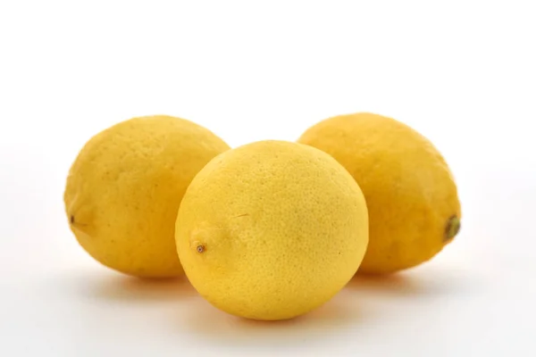 Tři Zralé Citrony Izolované Bílém Pozadí Prázdné Místo — Stock fotografie