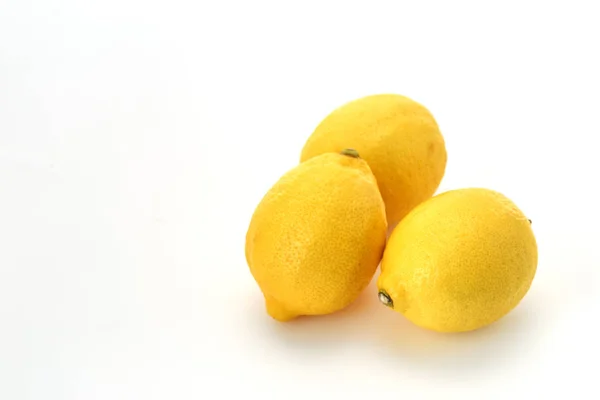 Tiga Lemon Matang Terisolasi White Background Ruang Kosong — Stok Foto