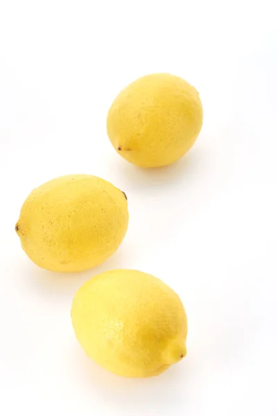 Tre Modne Citroner Isoleret Hvid Baggrund Tomt Rum - Stock-foto