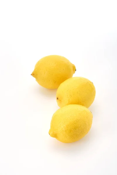 Beyaz Arka Plan Izole Edilmiş Olgun Limon Boş Alan — Stok fotoğraf