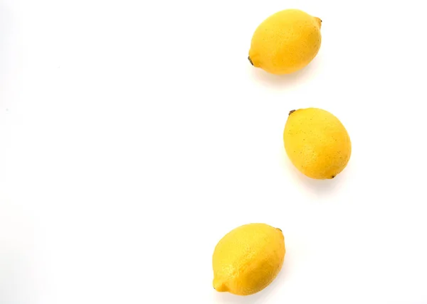Trois Citrons Mûrs Isolés Sur Fond Blanc Espace Vide — Photo