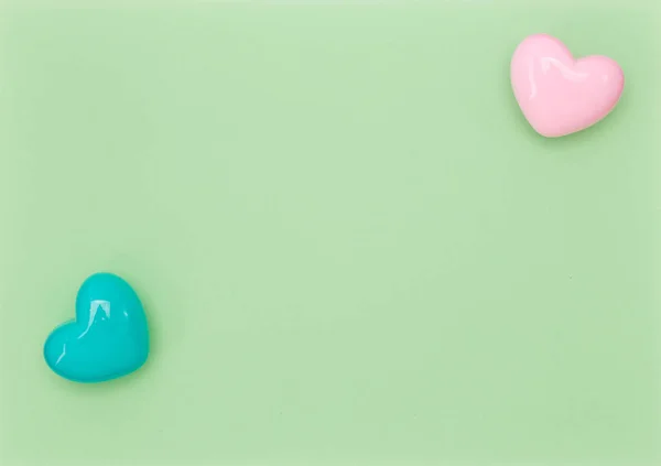 Coração Rosa Pastel Com Coração Azul Pastel Fundo Livro Verde — Fotografia de Stock