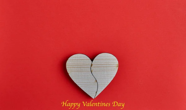 Ημέρα Του Αγίου Βαλεντίνου Ξύλινος Σχήμα Καρδιάς Κόκκινο Χαρτί Φόντο — Φωτογραφία Αρχείου