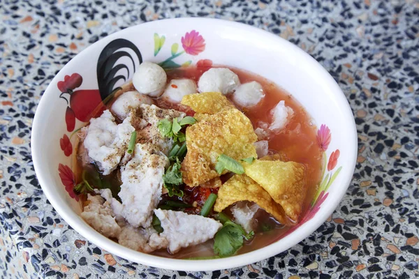 Sopa de macarrão estilo Tailândia com carne — Fotografia de Stock