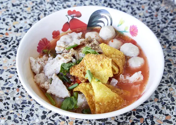 Tajlandia stylu makaron zupa z wołowiny — Zdjęcie stockowe