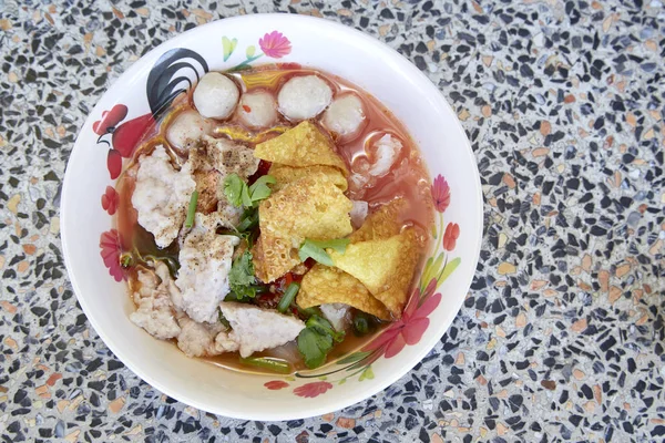 Sopa de fideos estilo Tailandia con carne —  Fotos de Stock