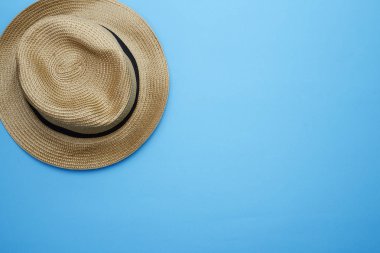 Beyaz arka planda üst görünüm Panama şapka