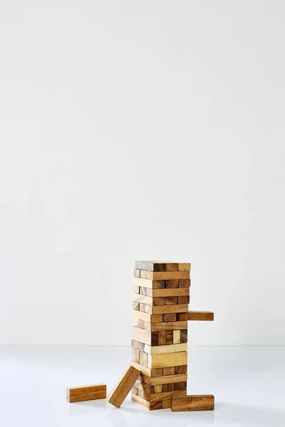 Blöcke Holz auf weißem Hintergrund — Stockfoto