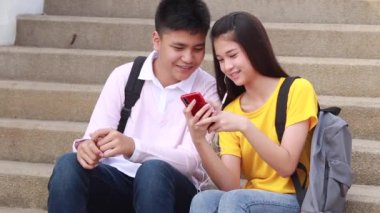 Selfie-komik çift açık portresi