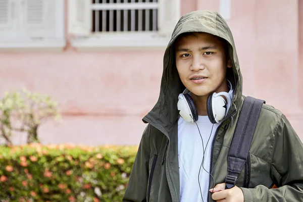 Boy Wear jas en hoofdtelefoon — Stockfoto