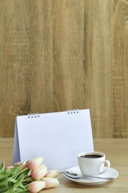 Tatil konsepti kahve ve boş takvim