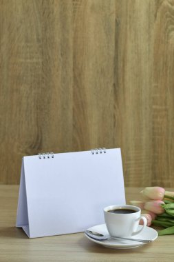 Tatil konsepti kahve ve boş takvim