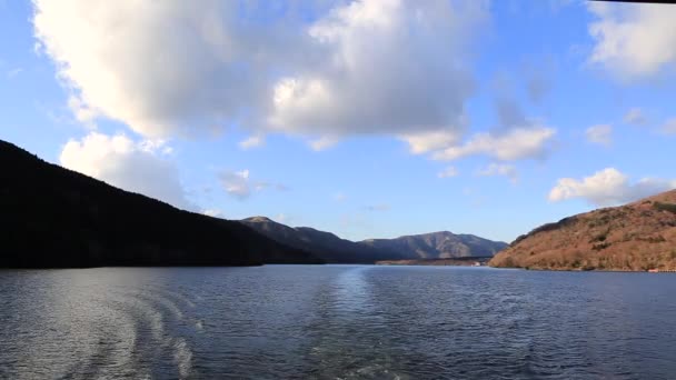 日本神奈川县箱根阿希湖富士山和箱根神社红门景观 — 图库视频影像