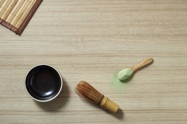 Bambu fırçalama ile toz yeşil çay