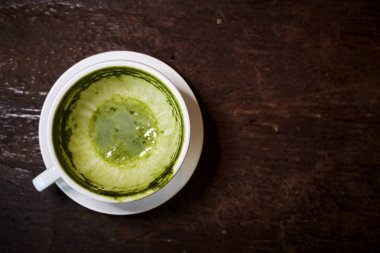 Boş beyaz fincan Matcha çayı