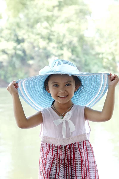 Little Asian Girl outdoors in summer hat — Stock Photo, Image