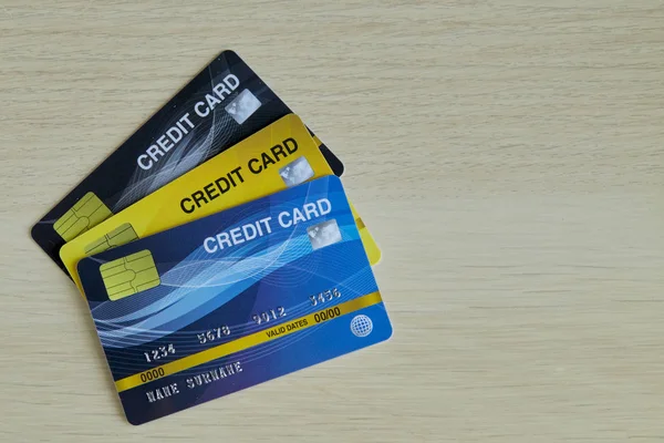 Empilement de cartes de crédit bancaires en plastique — Photo
