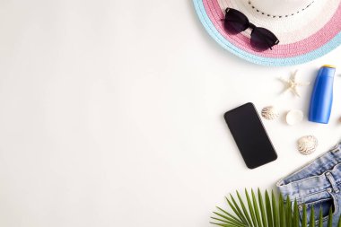 Seyahat online tatil yaz konsepti