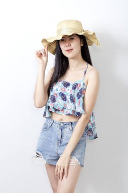 Genç Aaian kadın şapkası.