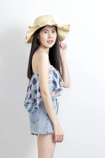 Jonge Aziatische vrouw hoed zomer — Stockfoto