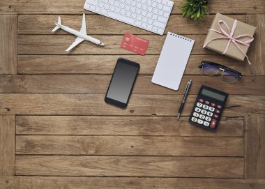 Masa masasında iş nesneleri ofis