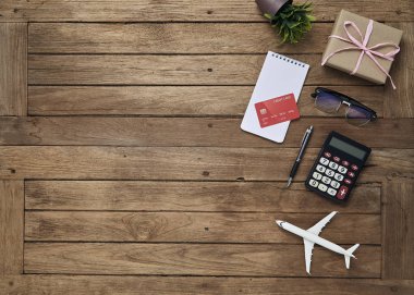 Masa masasında iş nesneleri ofis