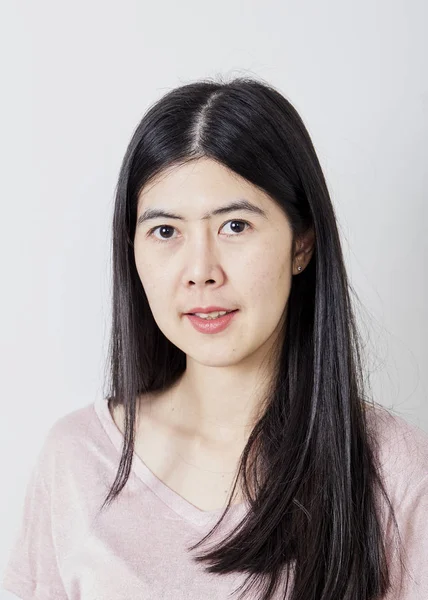 Retrato hermosa joven casual asiática mujer — Foto de Stock