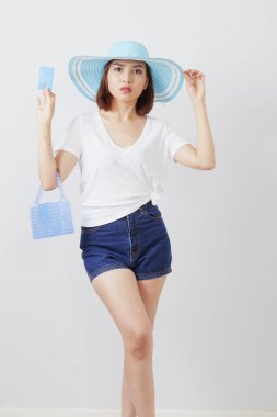 Şapkalı kadın el tutma kartı