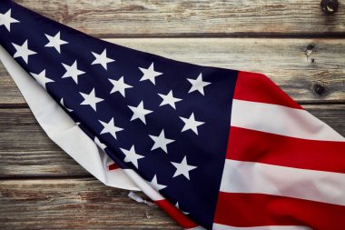 Eski rustik ahşap tahta üzerinde Amerikan bayrağı