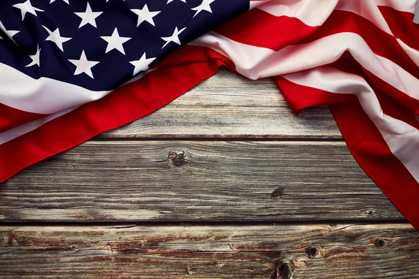 Amerykańska flaga na starej drewnianej deski — Zdjęcie stockowe