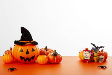 Cadılar Bayramı kabak fener zemin turuncu