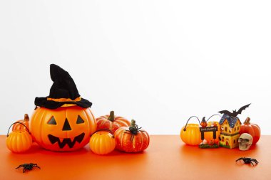 Cadılar Bayramı kabak fener zemin turuncu