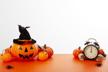 Cadılar Bayramı kabak fener zemin turuncu