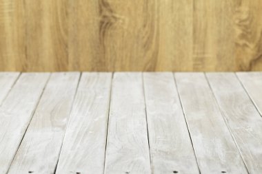 Boş üst ahşap masa ve ahşap duvar