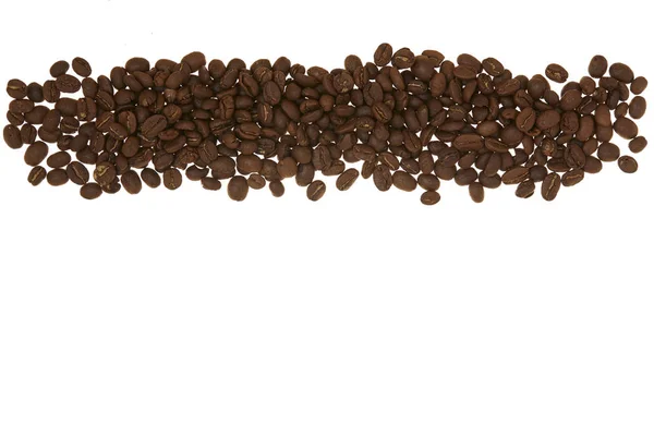 Hög med kaffebönor vit bakgrund — Stockfoto