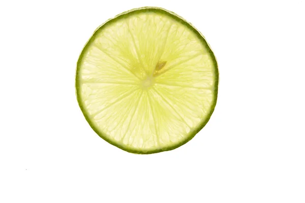 Tranche de citron vert frais sur blanc — Photo