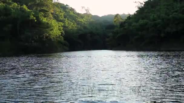 Bergslandskap Med Sjö Och Berg Kanchanaburi Thailand — Stockvideo