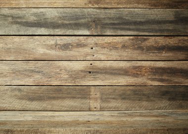 Ahşap duvar ve ahşap masa