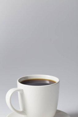 parlak gri arka planda kahve fincan