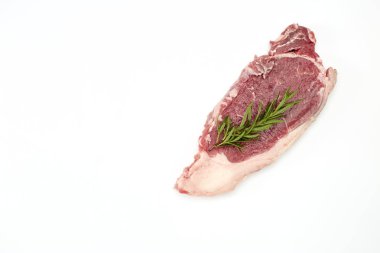 Beyaz baharat ile çiğ biftek