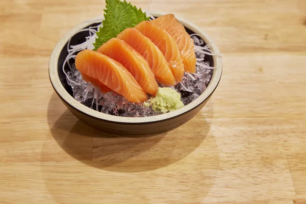 Verse zalm sashimi in Japans restaurant — Stockfoto