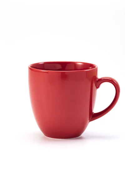 Tazza di ceramica rossa su sfondo bianco — Foto Stock