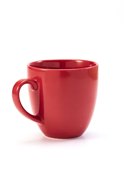 Tazza di ceramica rossa su sfondo bianco — Foto Stock