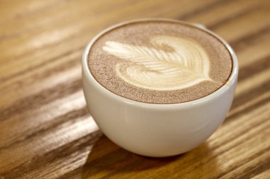 Ahşap Masa üzerine kahve yüksek açı görünümü