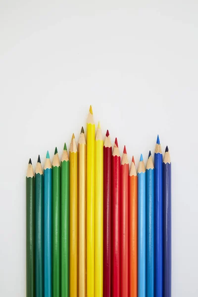 Lápices de madera de colores para dibujar en blanco — Foto de Stock