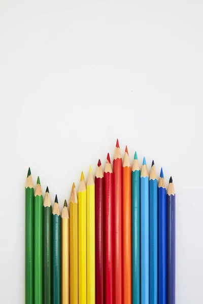 Lápices de madera de colores para dibujar en blanco — Foto de Stock