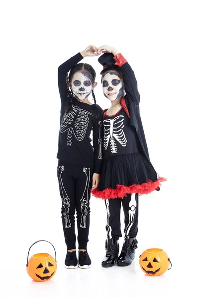 Asiatische Kinder mit Kinderschminken und Halloween-Kostümen — Stockfoto