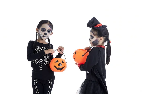 Asiatique enfants avec visage peinture et Halloween costumes — Photo