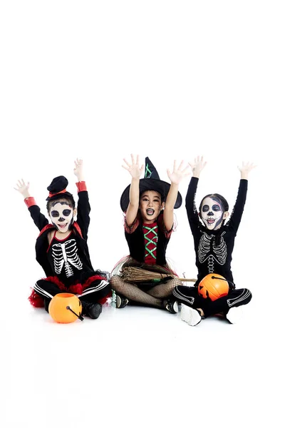 Halloween feest met Aziatische groep kinderen — Stockfoto