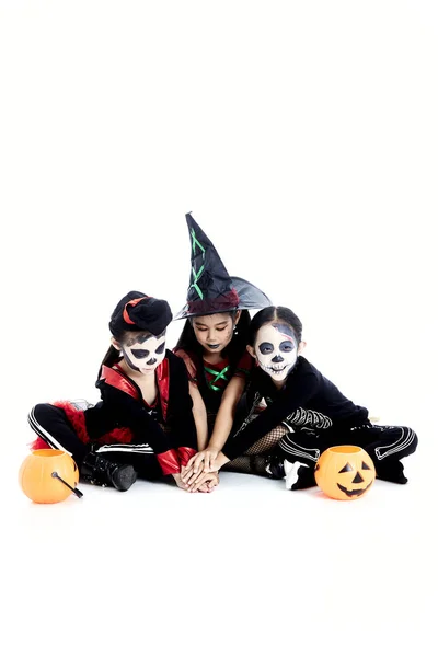 Halloweenská párty s dětmi asijských skupin — Stock fotografie